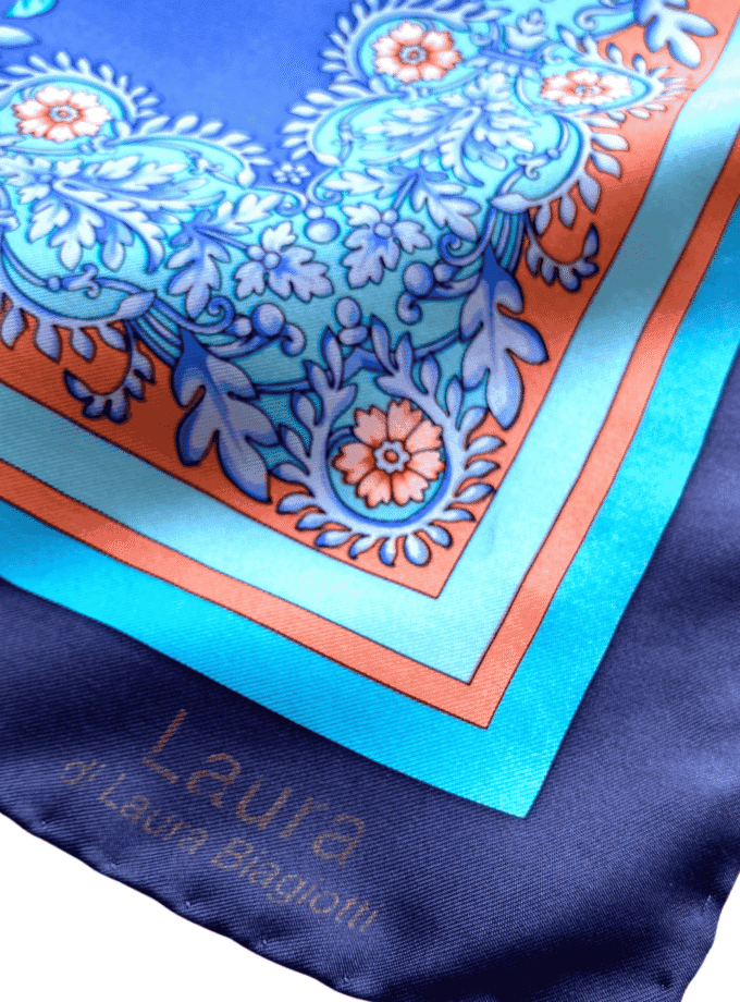 Carré Dôme — Grand foulard femme soie vintage, mandala floral bleu roi