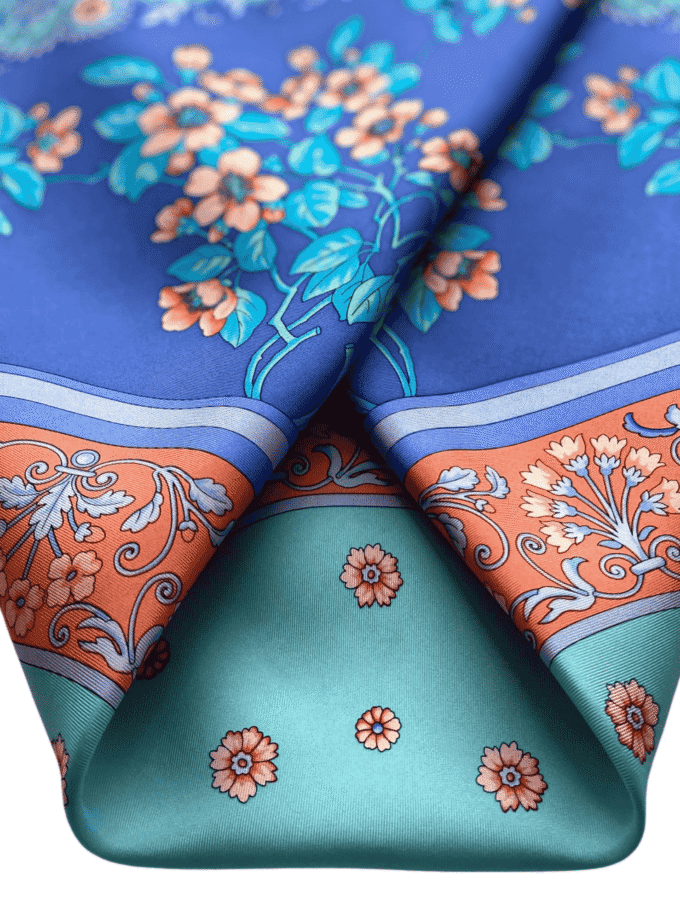 Carré Dôme — Grand foulard femme soie vintage, mandala floral bleu roi