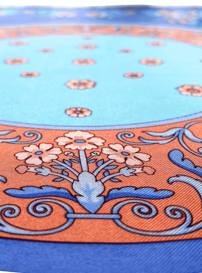 Carré Dôme — Grand foulard femme soie vintage, mandala floral bleu roi