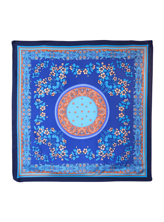 Carré Dôme grand foulard femme soie vintage — mandala floral bleu roi, couronne de fleurs blanches et pêche, médaillon turquoise et orange, soie italienne 91x91cm