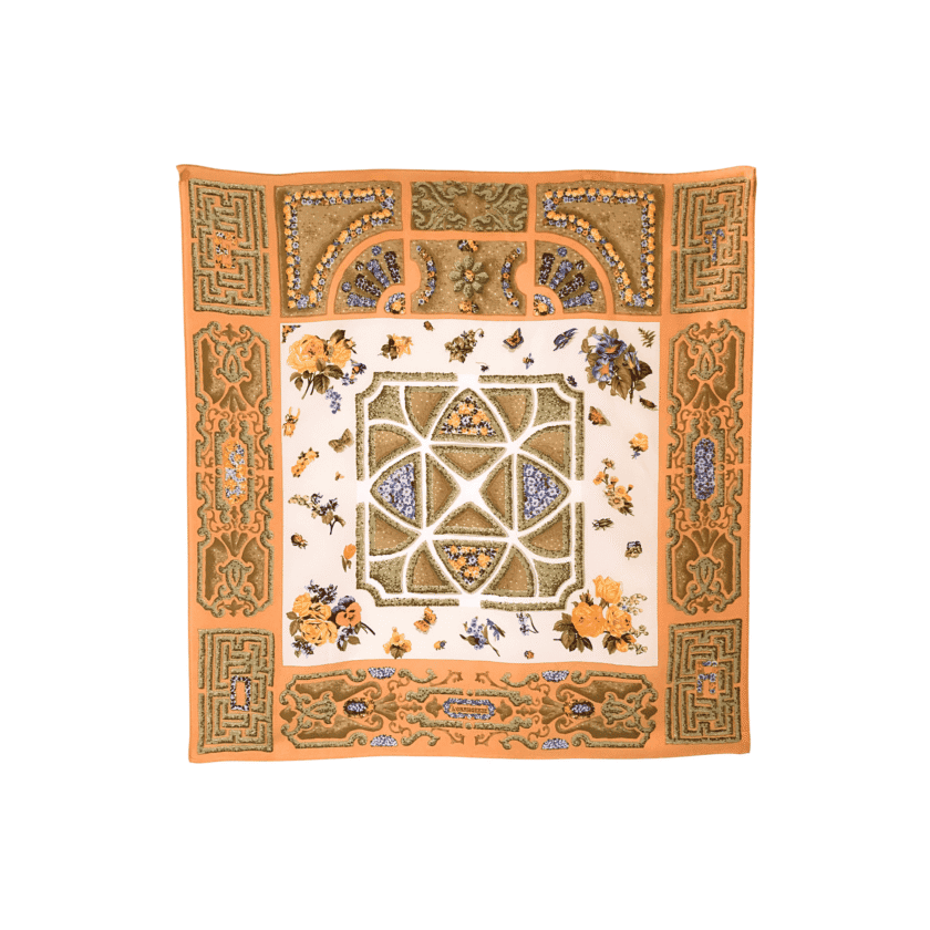 Foulard en soie imprimé femme vintage – Carré L'Orangerie, motif jardin botanique, tons abricot et vert olive, 90×86 cm